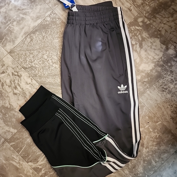 New Men's Pants adidas Originals Superstar Tricot Track Pants Grey